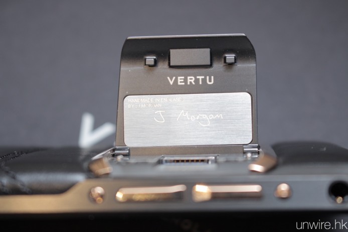 NOV17-Vertu+Leica18