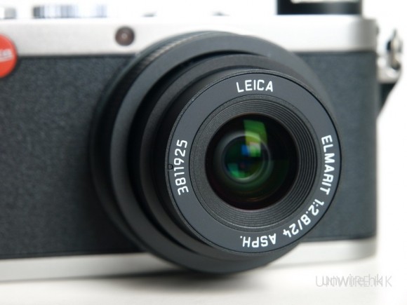 X1的鏡頭規格為F2.8光圈、定焦，但可惜只有36mm焦距。