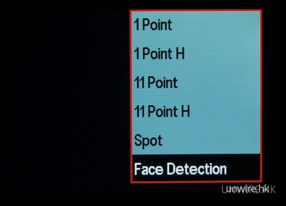 備有11點高速對焦，也設有人臉對焦功能。