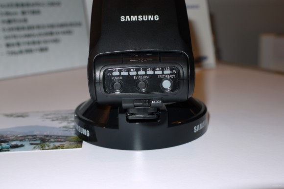 香港 Samsung NX10 + 30mm f2.0 售價 $6,590