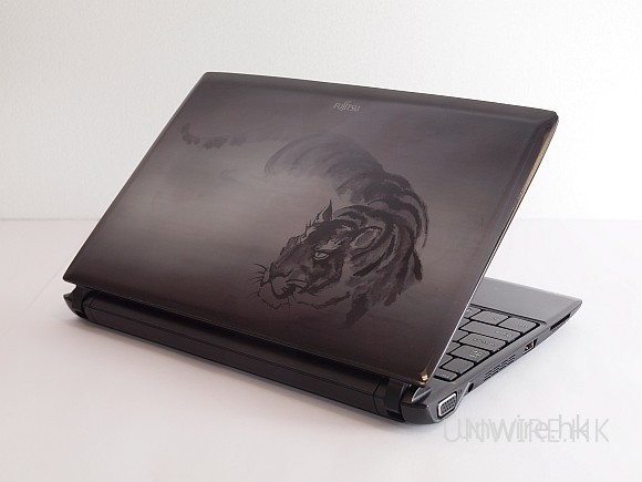 激輕1.1kg！ 10.1吋 LED N450 Netbook – Fujitsu LifeBook MH330