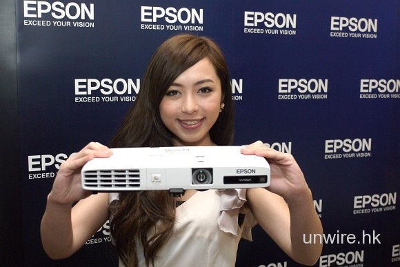 超輕薄小型投影機都有 3,000 流明 – Epson EB -1775W