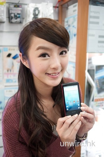 無鎖!靚日系「裸眼」 3D Android 手機- 3.8″芒 + 960 萬像 + 1Ghz + 512MB Ram + Android 2.2 – Sharp  SH8158U