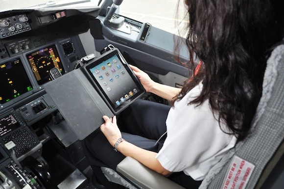 iPad也能應用在客機駕駛艙內