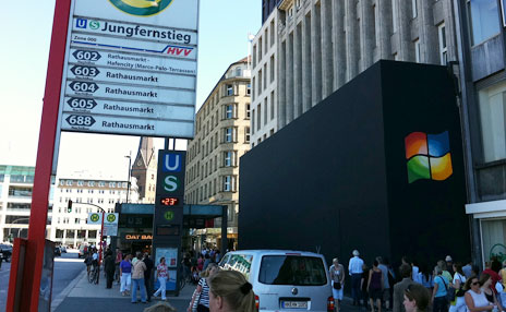 德國Apple Store店外被加上Windows標誌