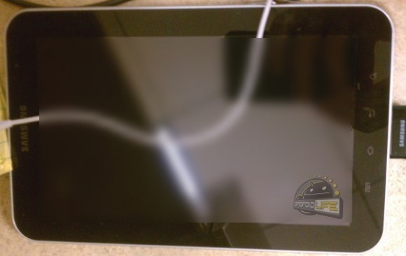 非 Honeycomb? Samsung Galaxy Tab 7.7 真機照流出
