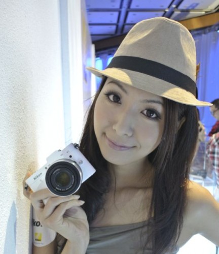 Nikon J1 + f/2.8 餅鏡人像樣本