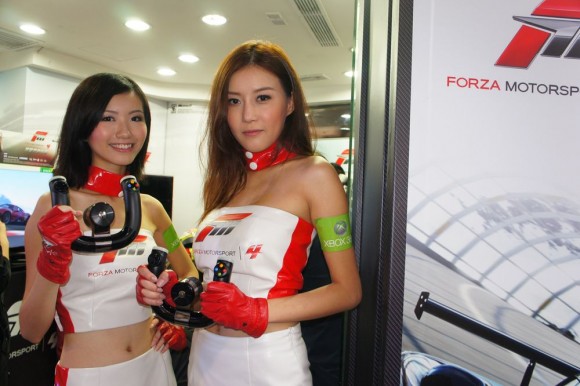 《Forza Motorsport 4》極速首賣日「女版舒麥加」現身試車