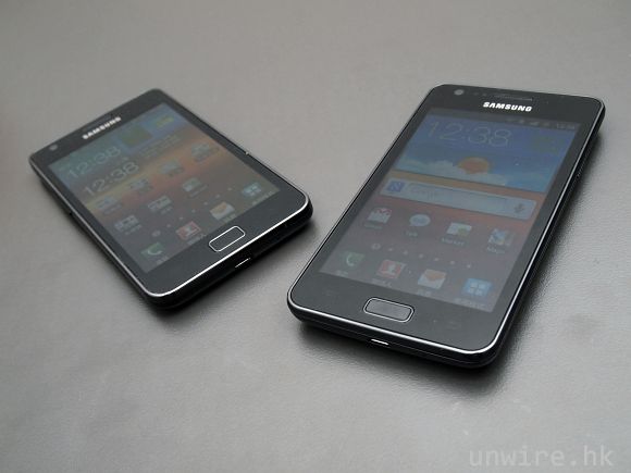 同門機皇互鬥 – Samsung Galaxy R vs Galaxy S II