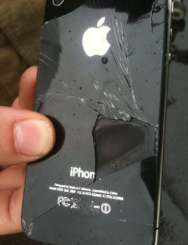 iPhone 4飛機上自焚，無人受傷