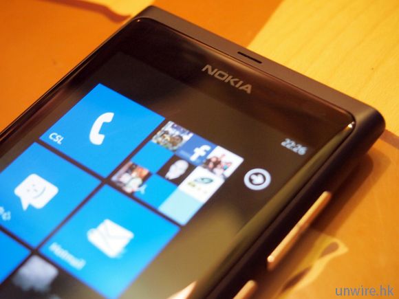 Nokia 首部 WP7.5 港行詳細評測！ – Lumia 800
