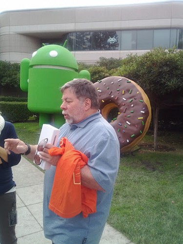蘋果創辦人 Steve Wozniak 也去 Google 總部拿取 Galaxy Nexus