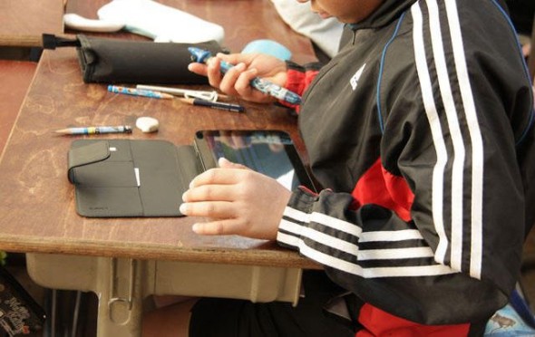 日本試行電子教學，小學生一人一部 Galaxy Tab 上堂