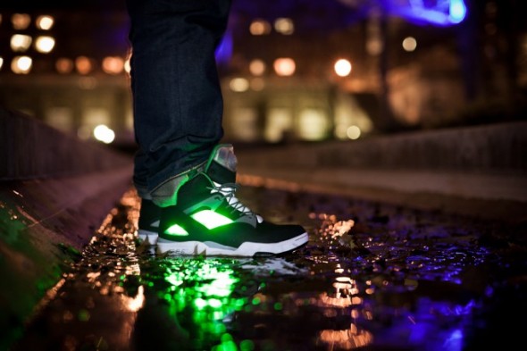 波鞋 + 綠色 LED = Solebox x Reebok 2012 Omnizone Pump