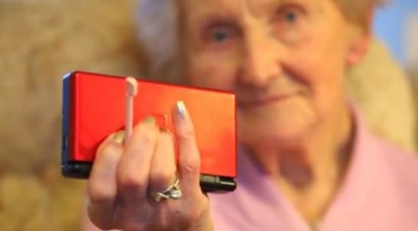 100 歲婆婆分享長生之道：打 NDS 保持頭腦靈活