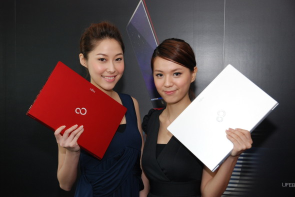 4G Ultrabook登場! Fujitsu Lifebook U772