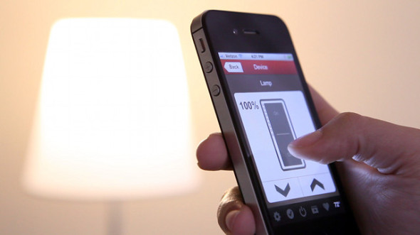 智能手機新用途：用App調較燈膽光暗