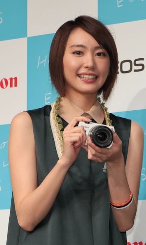 Canon EOS M 找來治愈系美女新垣結衣和影帝妻夫木聰擔任代言人