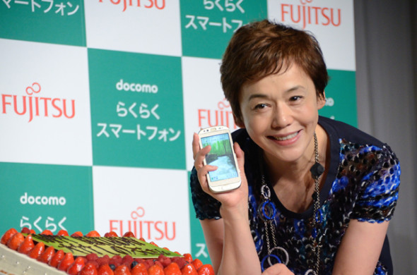 Fujitsu推出長者專用RakuRaku智能手機