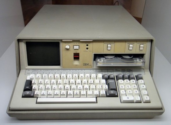 來看看世界第一部手提電腦吧！