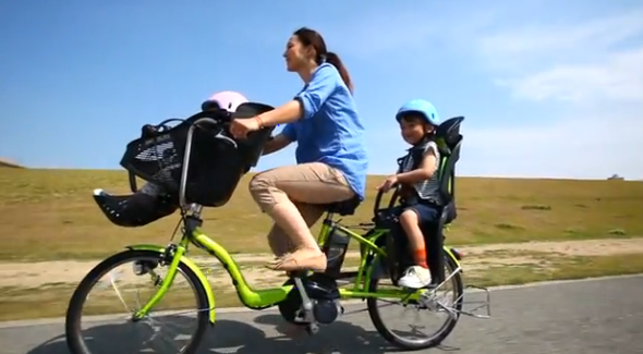 媽媽輕鬆帶 2 子女踩單車? Panasonic 最新親子法寶