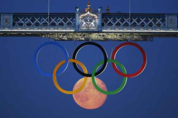 攝影師下的精彩畫面：奧運五環變六環