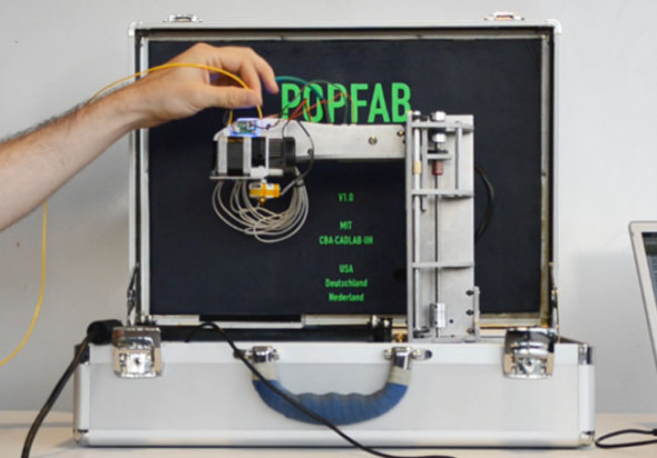 MIT 學生開發塞在手提箱的 3D Printer