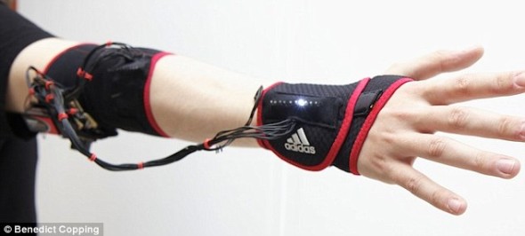 電子手套助你學習手部運動正確姿勢