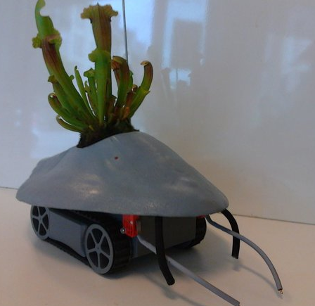 Plant Host Drone – 化身成植物的腳，讓植物向着陽光走
