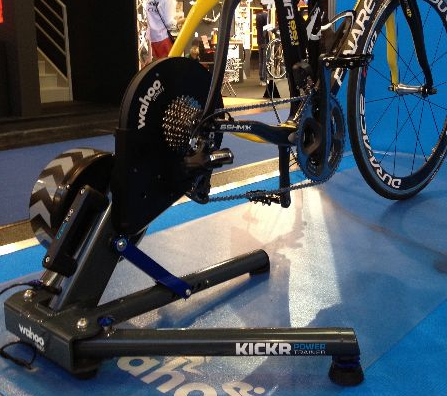 Wahoo Fitness Kickr 配合 iPhone 把你的單車變成家用單車機