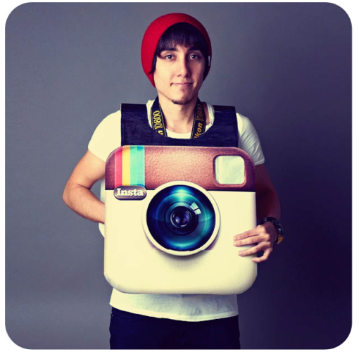 攝影師把自己變成巨型 Instagram 相機