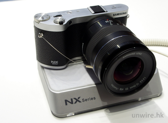 3D 拍攝追加！Samsung NX300 無反相機 @CES 真機上手
