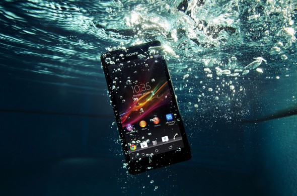 相機制回歸！防水防塵 4.6 吋 720p 芒 Sony Xperia ZR 正式發佈