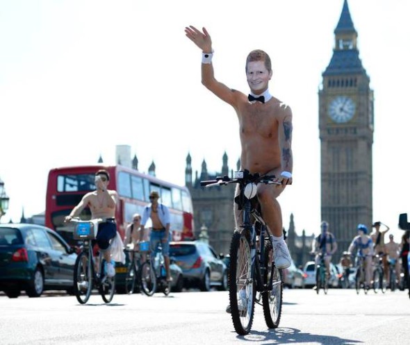 全球裸體踩單車日   宣揚單車安全文化