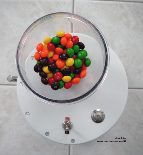 食彩虹、分彩虹．自製機器將 Skittles 分顏色