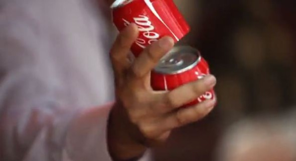 一開二 ! 2013 新款 330ml 可樂罐可跟朋友分享