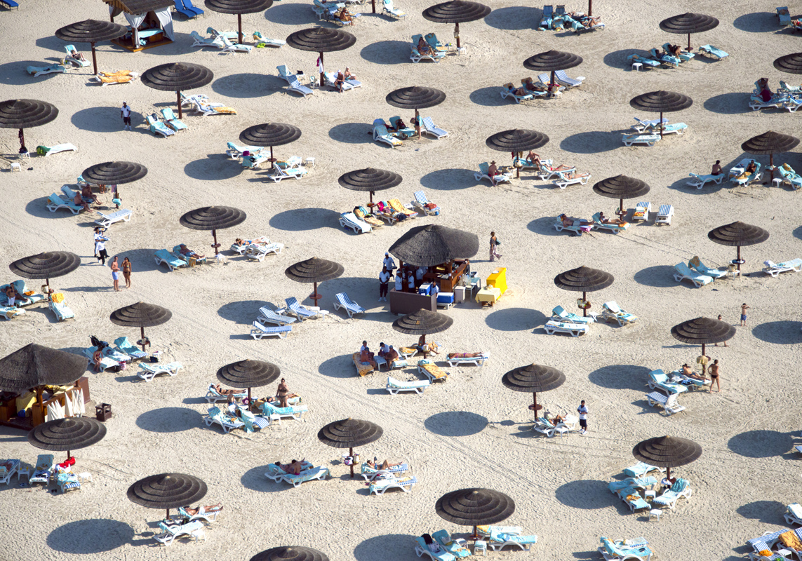 dubai-beach-umbrellas