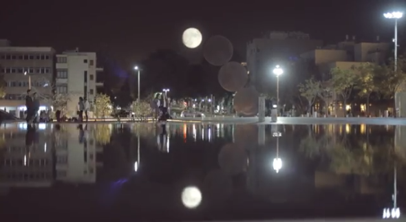 以 time-lapse 拍攝暮光之城的月亮