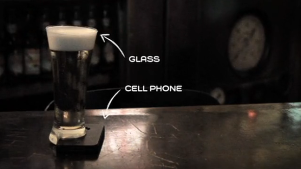 一個不讓你用手機的啤酒杯
