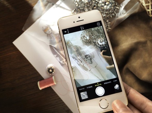Apple 借出 iPhone 5s 拍攝 Burberry 花生騷