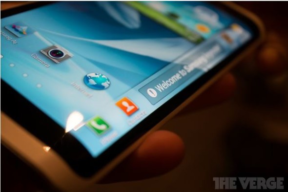 勁「屈」機！Samsung 來年將推出三面顯示智能電話