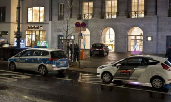 賊人的聖誕禮物？柏林 Apple Store 被賊用車撞破玻璃搶劫