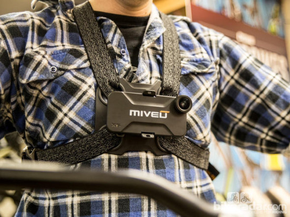 Miveu-X5 背心  讓 iPhone 變 POV 攝影鏡頭