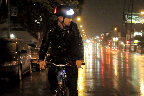 單車頭盔加 LED Torch T1 Helmet 上市