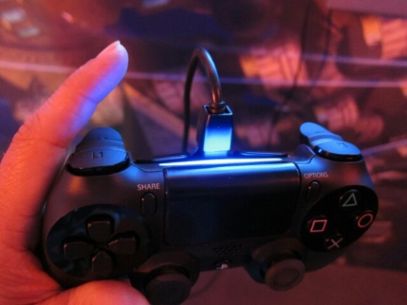 PS4 DualShock 4 手制升級後可隨遊戲變色！