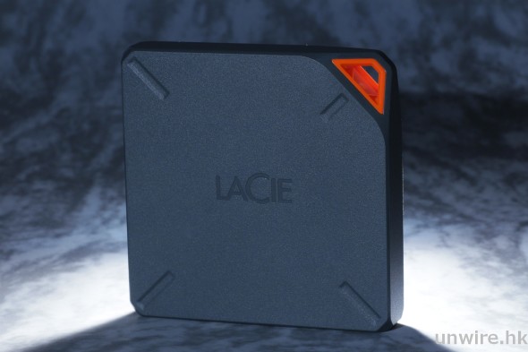 USB 3.0 + Wi-Fi 跨平台 1TB 手提硬碟：  LaCie Fuel
