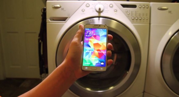 放落洗衣機都無事？！地獄 Samsung GS5 防水測試