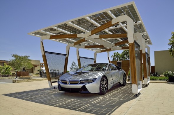 BMW 發表太陽能汽車充電站設計概念