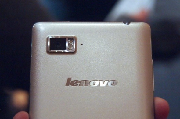 Lenovo 首部 WP 8.1 手機、穿戴式裝置今年內登陸