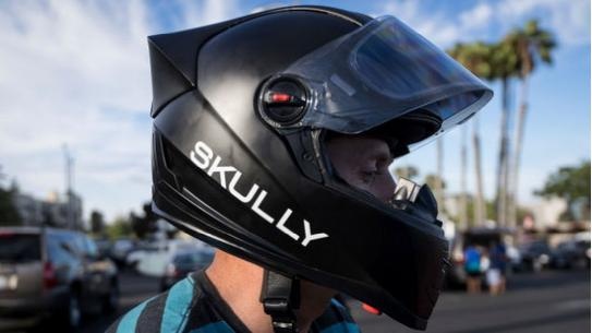 渣電單車好似玩 GTA !   $1,000 美金買智能頭盔
